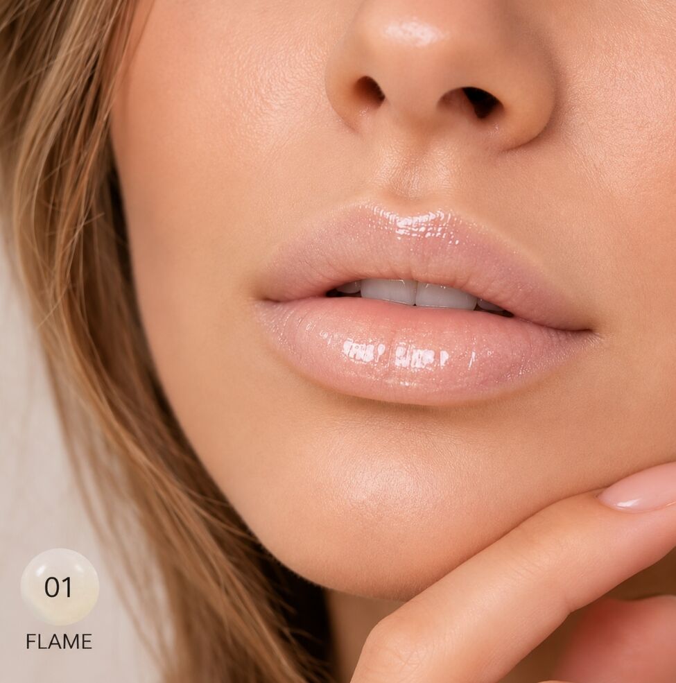 Revers Cosmetics She Shine – błyszczyk do ust nr 01 Flame w naturalnym, delikatnie rozświetlającym odcieniu